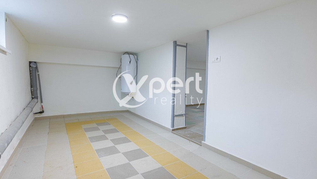 4 IZBOVÝ RODINNÝ DOM S TERASOU A PIVNICOU