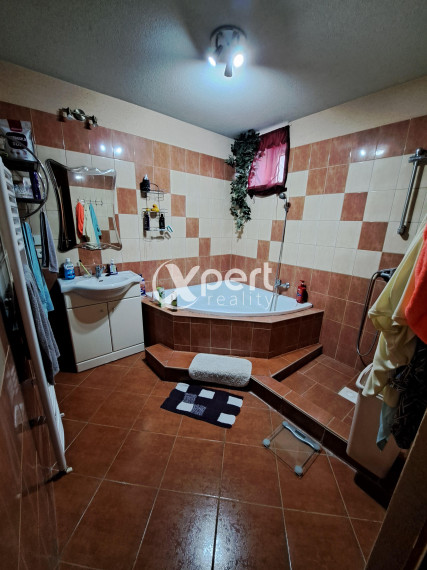 Dvojgeneračný rodinný dom na veľkorysom pozemku, Vrakúň