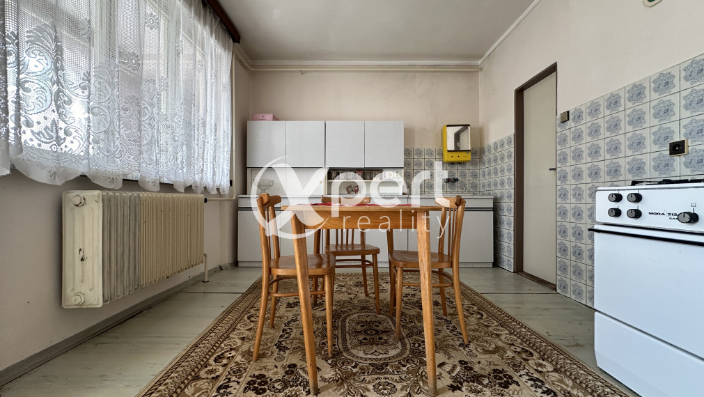 ZNÍŽENÁ CENA. Starší rodinný dom vo vyhľadávanej obci Horné Saliby