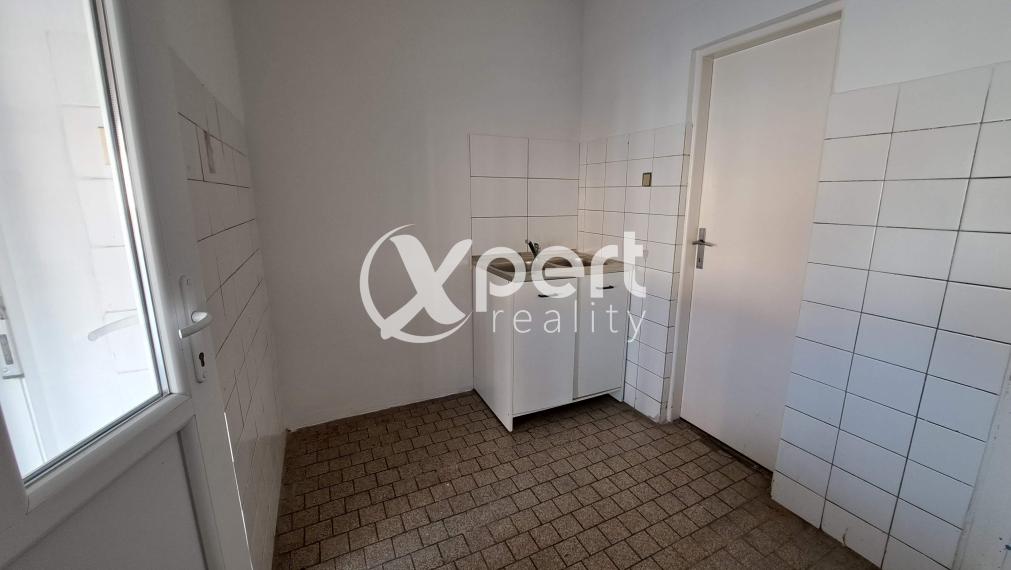 Skladovacie obchodné a reštauračné priestory