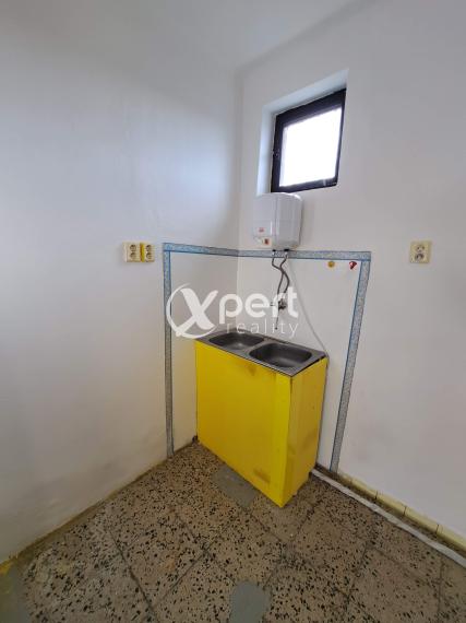 Skladovacie obchodné a reštauračné priestory