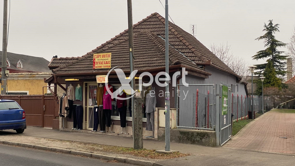 Realitná kancelária  XPERT Reality spol. s r. o. predáva s povolením majiteľa 3 izbový rodinný  dom  s predajňou na podnikanie a bývanie