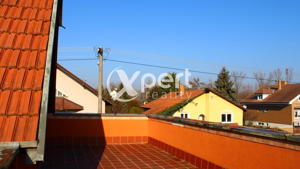 Rodinný dom v španielskom štýle v obci Trhová Hradská