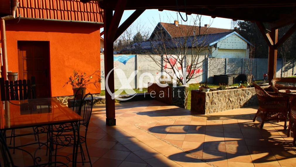 Rodinný dom v španielskom štýle v obci Trhová Hradská