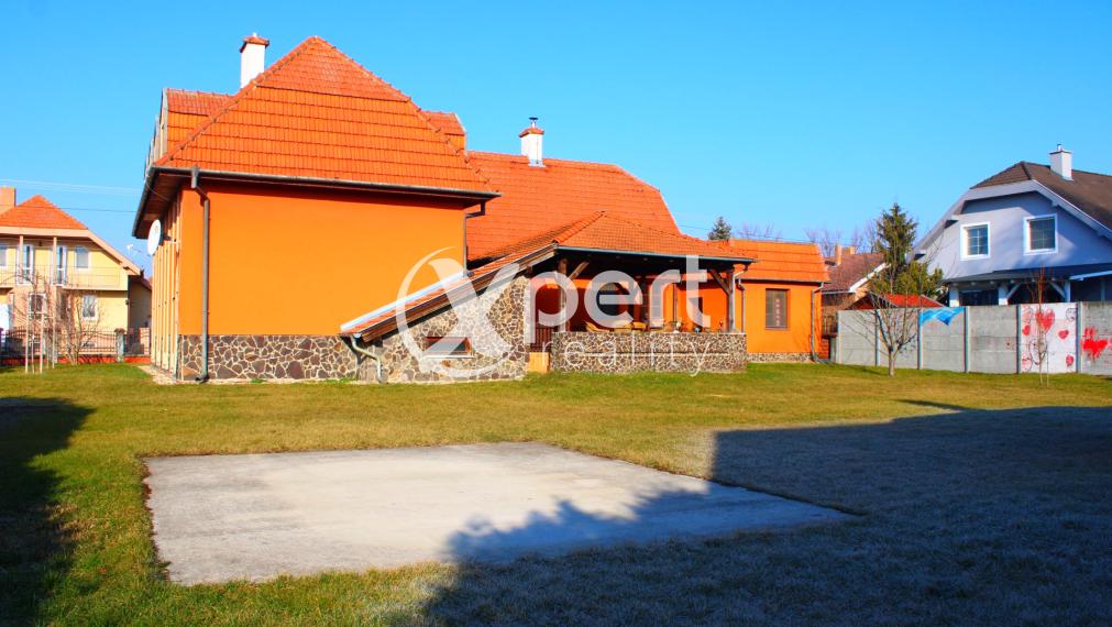 Rodinný dom v španielskom štýle v obci Trhová Hradská