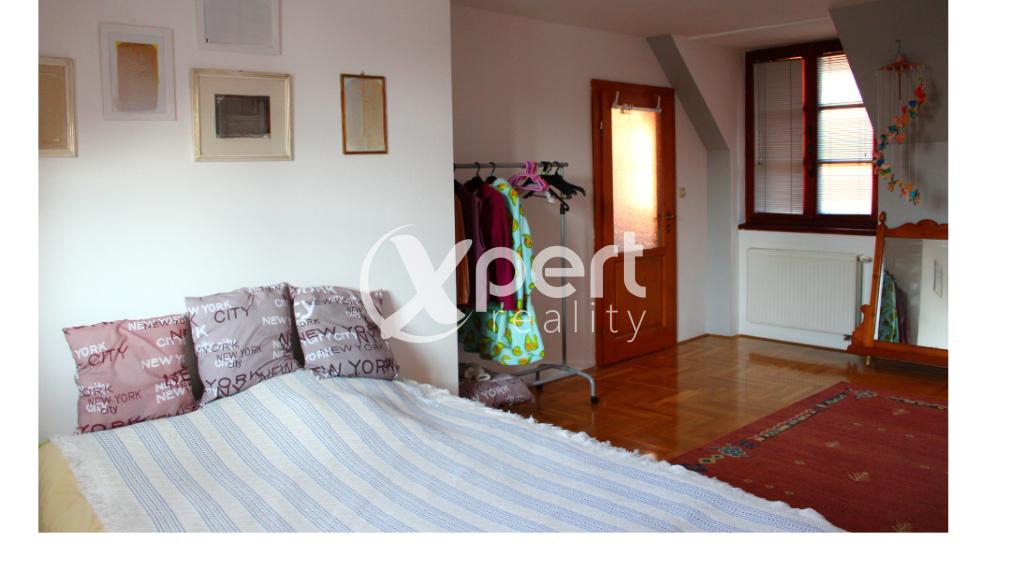 Rodinný dom v španielskom štýle v obci Trhová Hradská