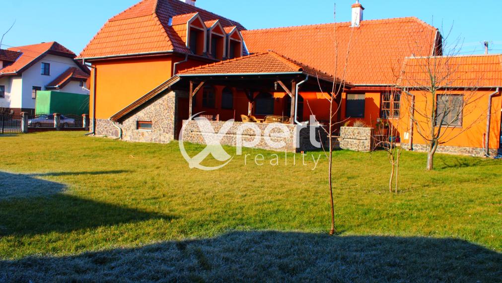 Rodinný dom v španielskom štýle v obci Trhová Hradská