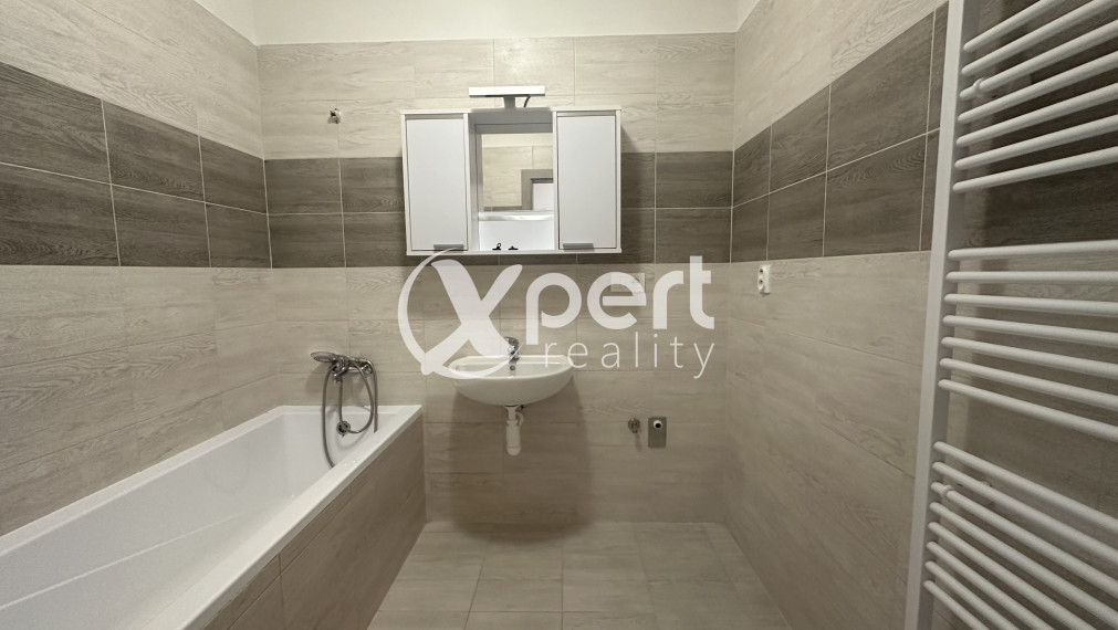 Slnečný 3 izbový byt na predaj-Parkovacie státie grátis