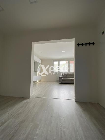 REZERVOVANÉ   119 990,- € Ponúkam na predaj kompletne prerobený 3 izbový  byt  s loggiou  v Dunajskej  Strede