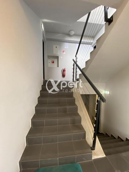 REZERVOVANÉ   119 990,- € Ponúkam na predaj kompletne prerobený 3 izbový  byt  s loggiou  v Dunajskej  Strede