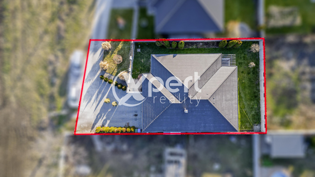 310 000,- €  ZNÍŽENÁ CENA  !!!Na predaj krásny, štýlovo zariadený  5+1 izbový rodinný dom v obci Veľké Dvorníky