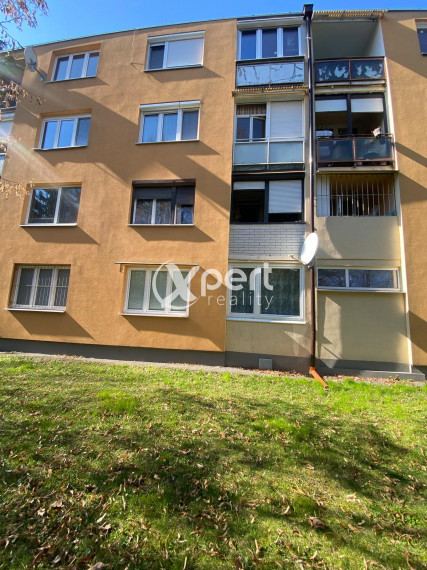 LETNÁ AKCIA     Na predaj 3 izbový byt na prízemí  s loggiou v pôvodnom stave na sídlisku Boriny  99 000,-€
