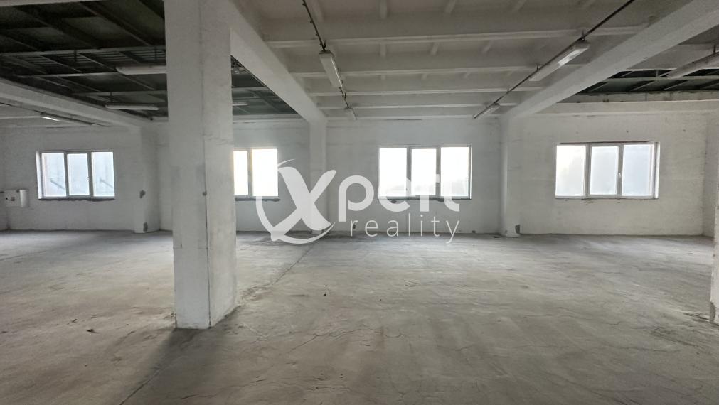 NA PRENÁJOM: Skladová hala s nákladným výťahom