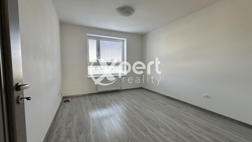 Slnečný 3 izbový byt na predaj-Parkovacie státie grátis