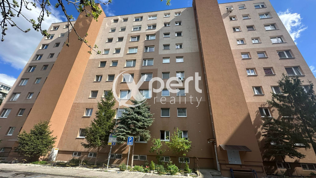Na prenájom  3 izbový byt s balkónom  v centre mesta Dunajská Streda/ Rybný trh/sídlisko Východ