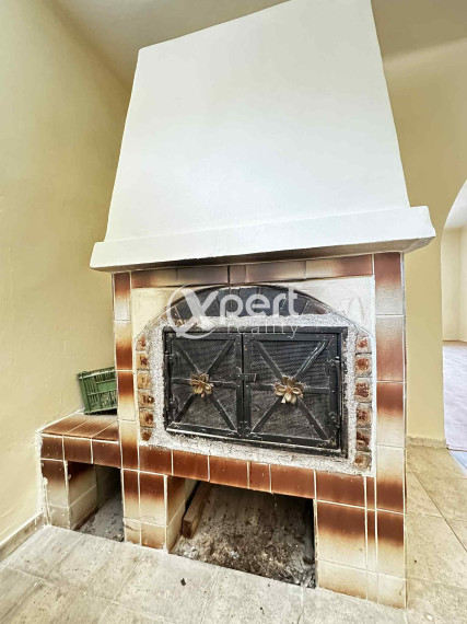 NOVÁ CENA / 140 000,- € Na predaj 3 izbový rodinný dom  s altánkom , s garážou a s krbom v tichej a pokojnej  lokalite v  obci Malé Dvorníky