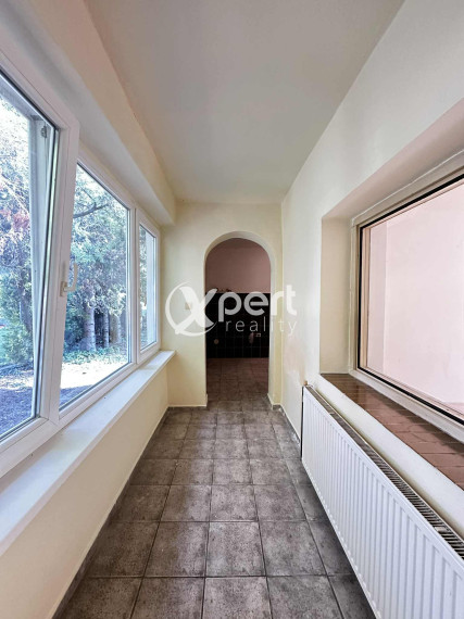 NOVÁ CENA / 140 000,- € Na predaj 3 izbový rodinný dom  s altánkom , s garážou a s krbom v tichej a pokojnej  lokalite v  obci Malé Dvorníky