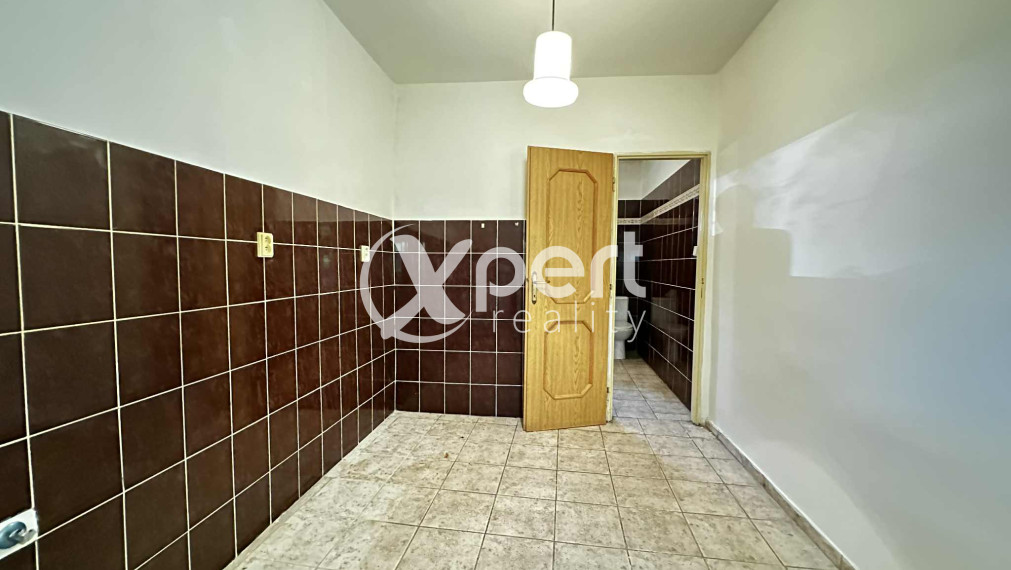 NOVÁ CENA / 140 000,- € Na predaj 3 izbový rodinný dom  s altánkom , s garážou a s krbom v tichej a pokojnej  lokalite v  obci Malé Dvorníky