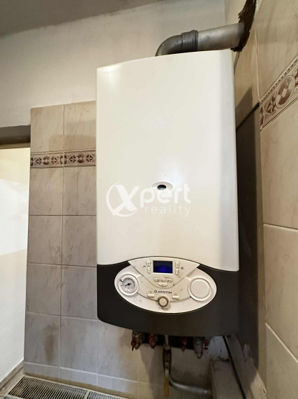 NOVÁ CENA / 140 000,- € Na predaj 3 izbový rodinný dom  s altánkom , s garážou a s krbom v tichej a pokojnej  lokalite v  obci Malé Dvorníky