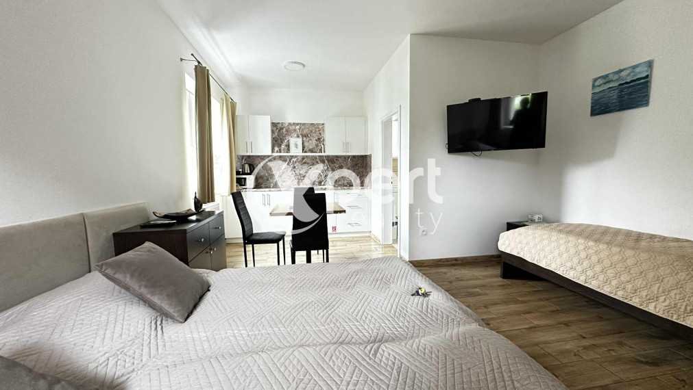 PRENÁJOM - PEKNÁ KOMPLETNE ZARIADENÁ GARSÓNKA V DUNAJSKEJ STREDE VEDĽA TERMÁLNEHO KÚPALISKA  S KLIMATIZÁCIOU, S INTERNTOM  AJ S PARKOVACÍM MIESTOM OD 1-ÉHO SEPTEMBRA