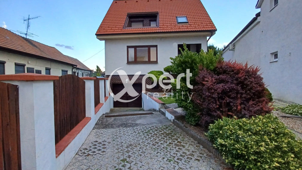 PREDAJ - Veľkorysý 5 izbový rodinný dom v Slovenskom Grobe