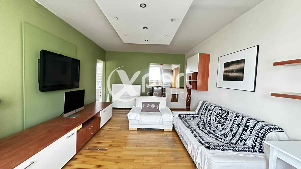 124 990,-€  PREDAJ    4 izbový byt s balkónom po čiastočnej rekonštrukcii  v kľudnej lokalite na Nám. SNP v Dunajskej Strede