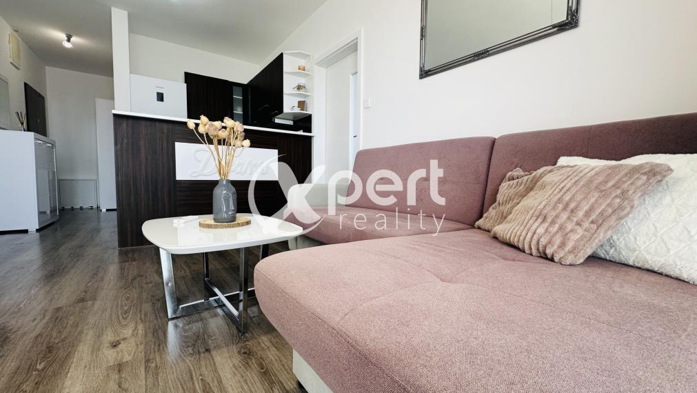 Na prenájom krásny, plne zariadený 2-izbový byt