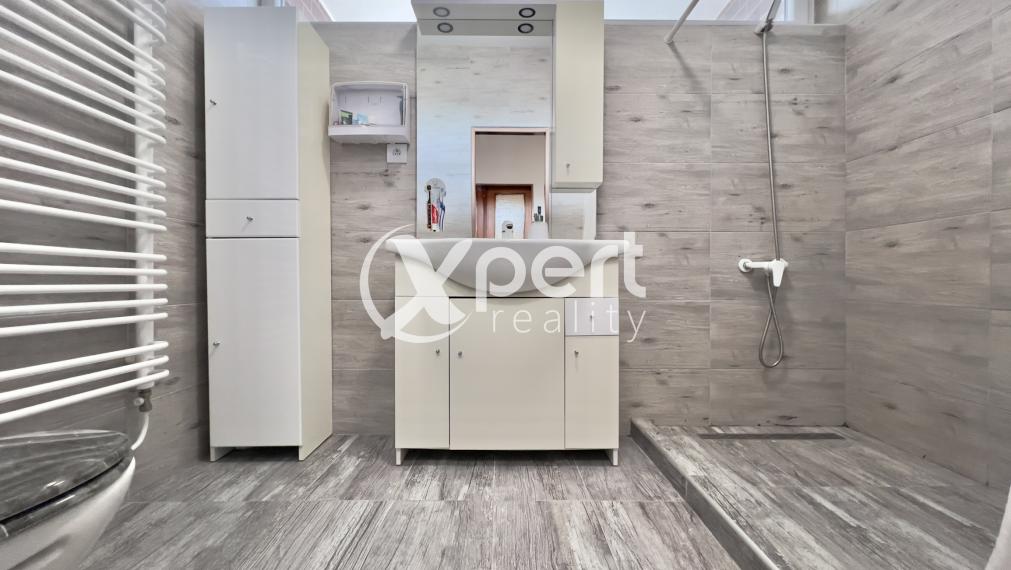 ZNÍŽENÁ CENA. Rodinný dom na predaj s garážou a  záhradou