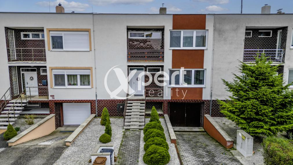 ZNÍŽENÁ CENA. Rodinný dom na predaj s garážou a  záhradou