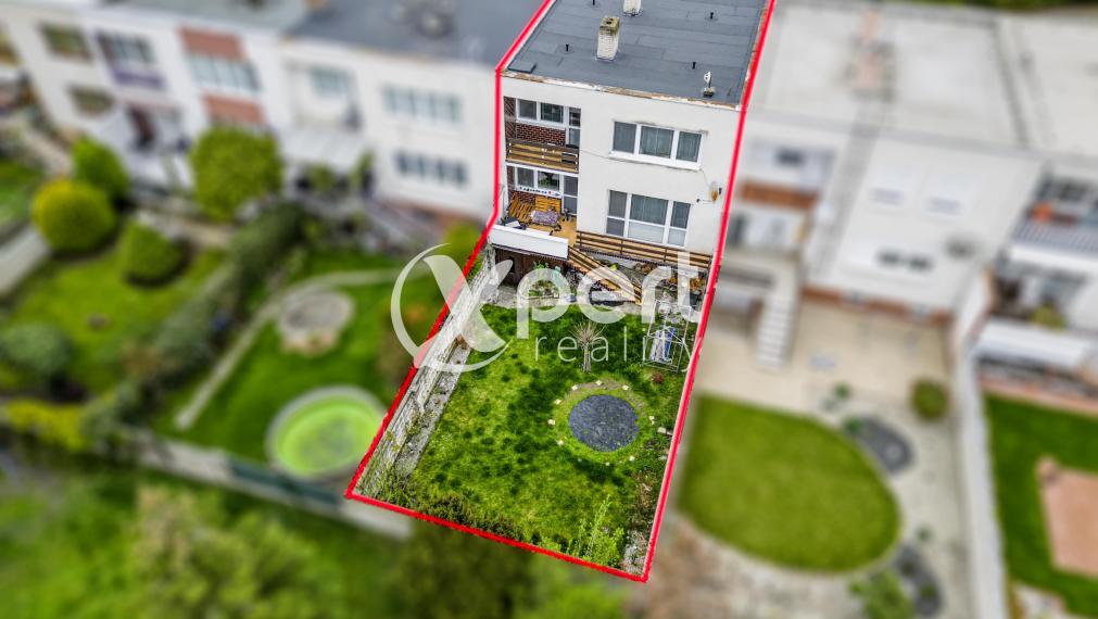 ZNÍŽENÁ CENA. Rodinný dom na predaj s garážou a  záhradou