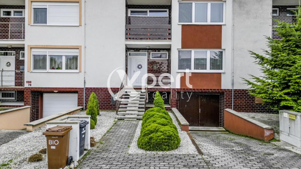 ZNÍŽENÁ CENA. Rodinný dom na predaj s garážou a  záhradou