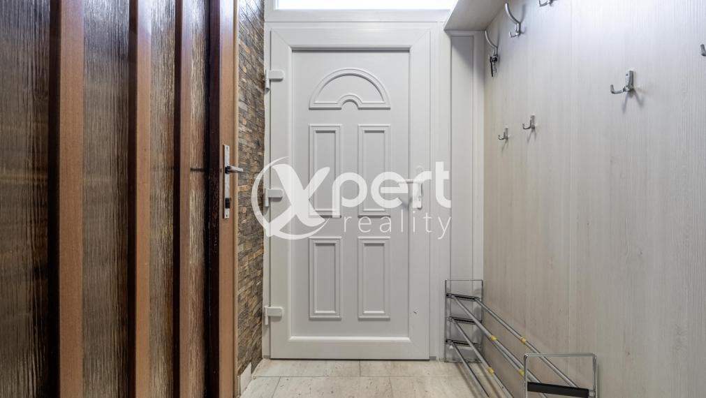 ZNÍŽENÁ CENA. Rodinný dom na predaj s garážou a  záhradou