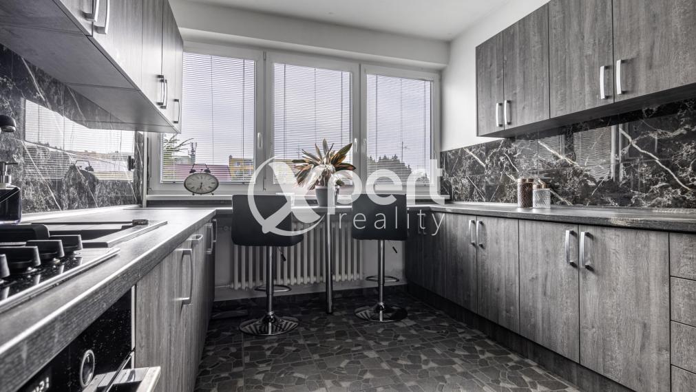 ZNÍŽENÁ CENA. Rodinný dom na predaj s garážou a  záhradou