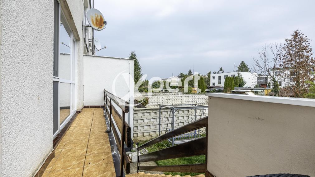 ZNÍŽENÁ CENA. Rodinný dom na predaj s garážou a  záhradou