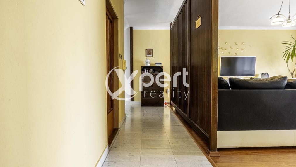 ZNÍŽENÁ CENA. Rodinný dom na predaj s garážou a  záhradou