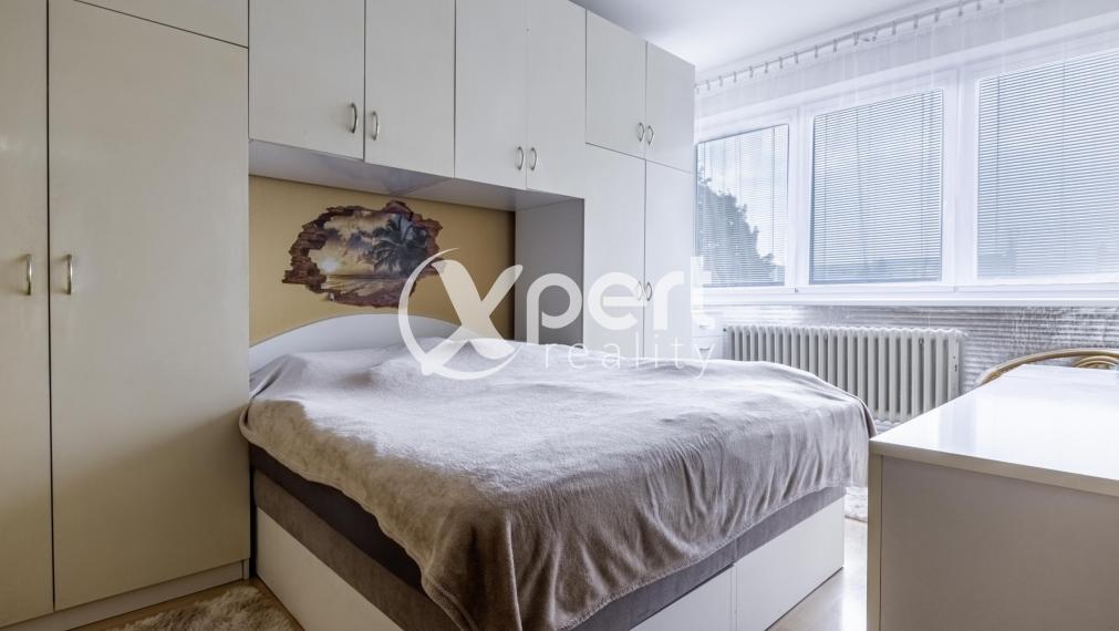 ZNÍŽENÁ CENA. Rodinný dom na predaj s garážou a  záhradou