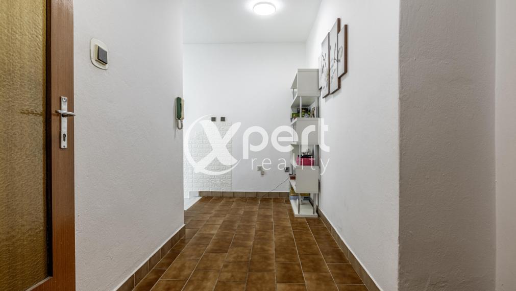 ZNÍŽENÁ CENA. Rodinný dom na predaj s garážou a  záhradou