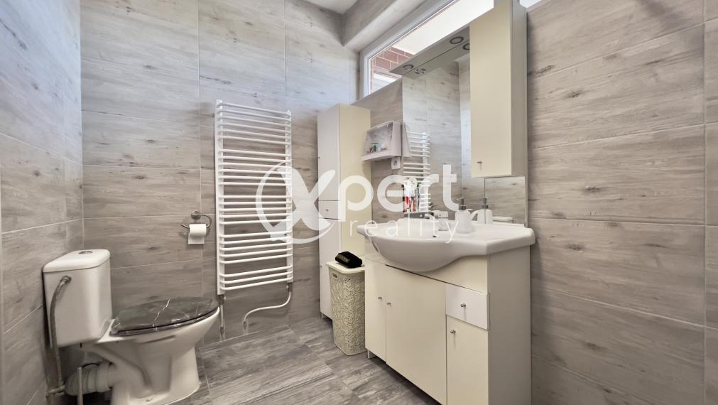 ZNÍŽENÁ CENA. Rodinný dom na predaj s garážou a  záhradou