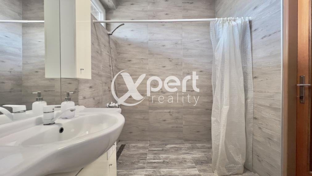 ZNÍŽENÁ CENA. Rodinný dom na predaj s garážou a  záhradou