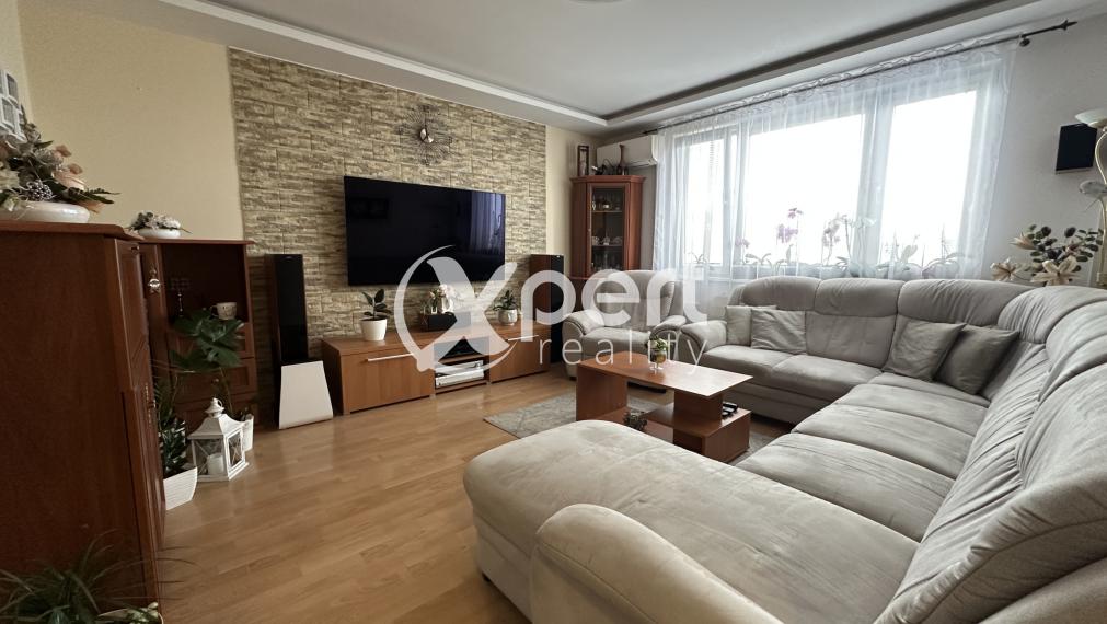 ZÍŽENÁ CENA. Na predaj  3-izbový byt s loggiou