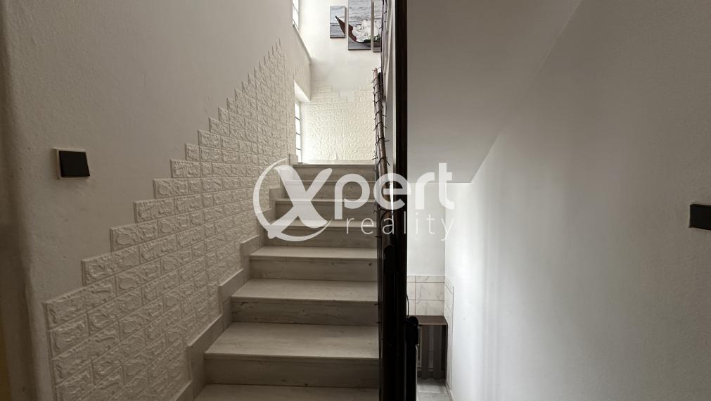 ZNÍŽENÁ CENA. Rodinný dom na predaj s garážou a  záhradou