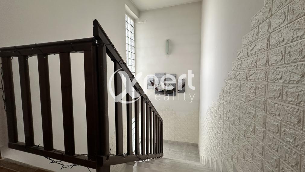 ZNÍŽENÁ CENA. Rodinný dom na predaj s garážou a  záhradou