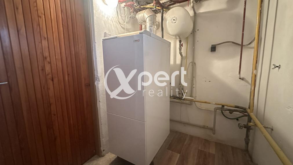 ZNÍŽENÁ CENA. Rodinný dom na predaj s garážou a  záhradou