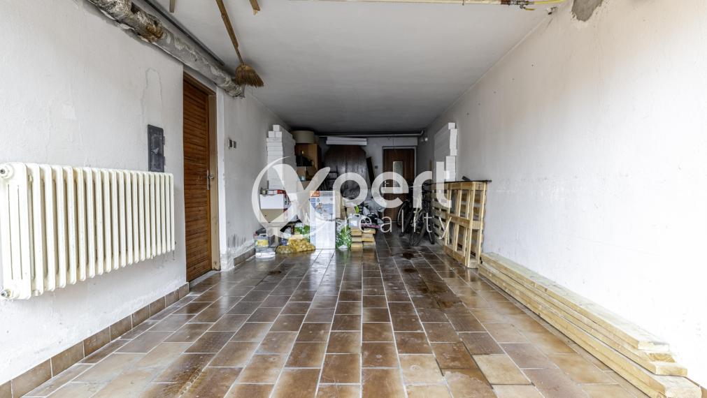 ZNÍŽENÁ CENA. Rodinný dom na predaj s garážou a  záhradou