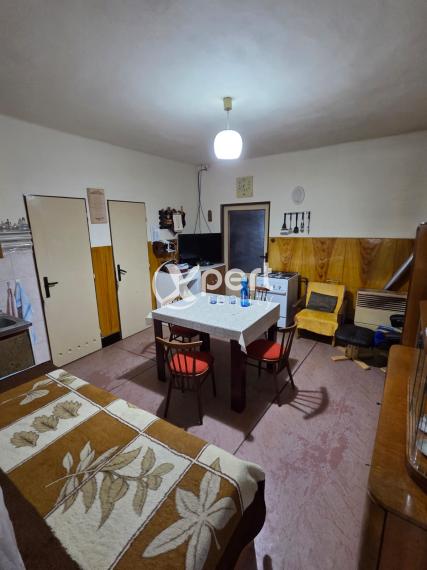 3-izbový podpivničený rodinný dom s garážou.