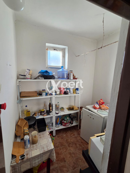 3-izbový podpivničený rodinný dom s garážou.