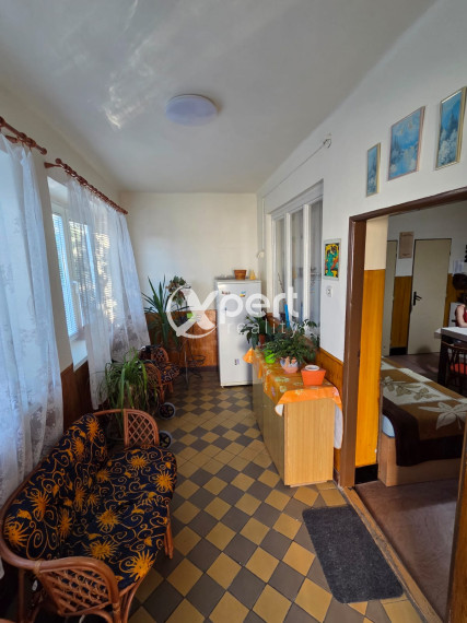 3-izbový podpivničený rodinný dom s garážou.