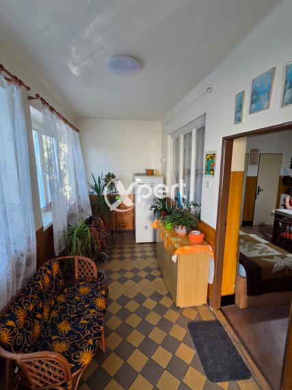 3-izbový podpivničený rodinný dom s garážou.