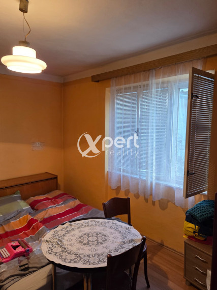 3-izbový podpivničený rodinný dom s garážou.