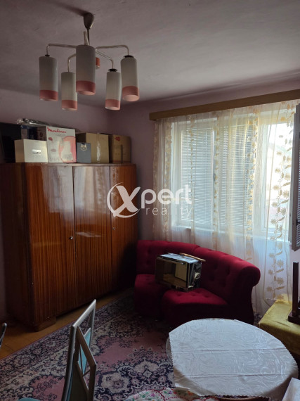 3-izbový podpivničený rodinný dom s garážou.